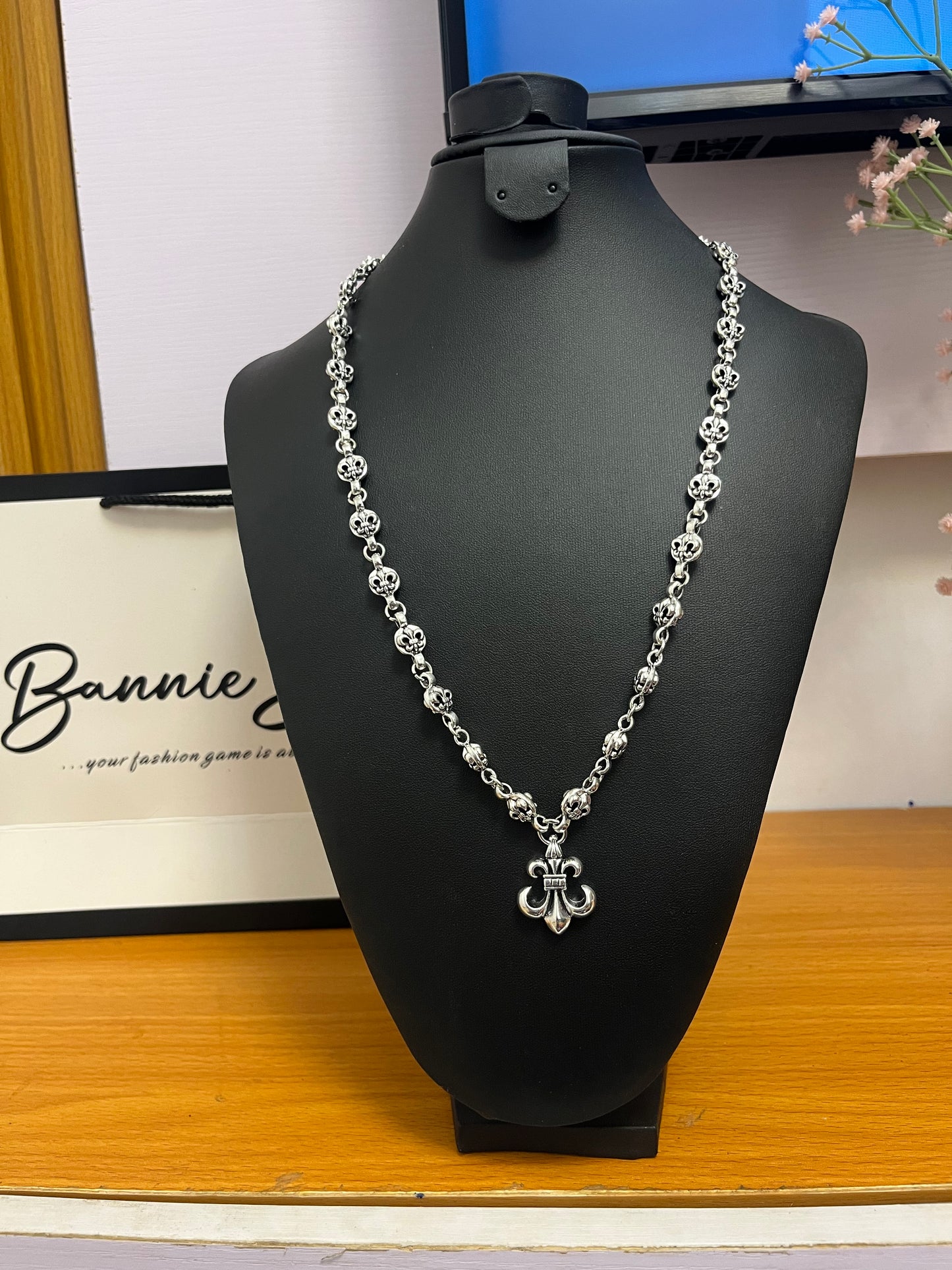 Anchor necklace